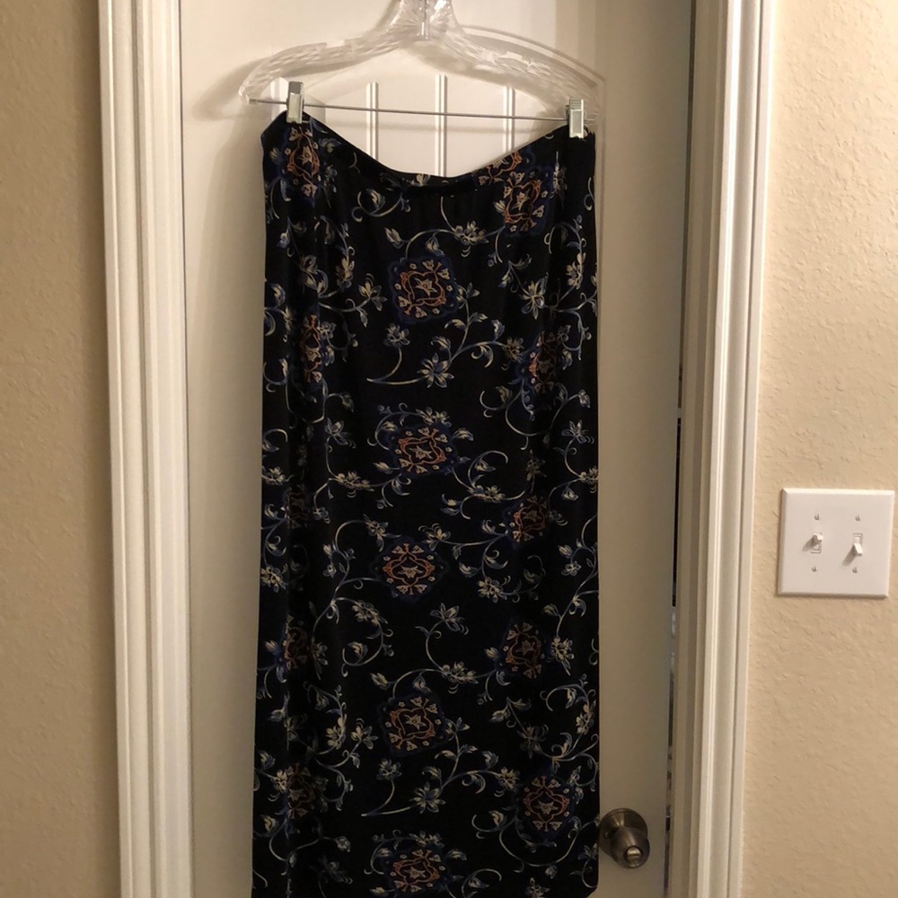 Beautiful patterned “slinky” skirt